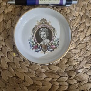 Commemorative Queen Elizabeth II Trinket Dish W Gold Trim Silver Jubilee